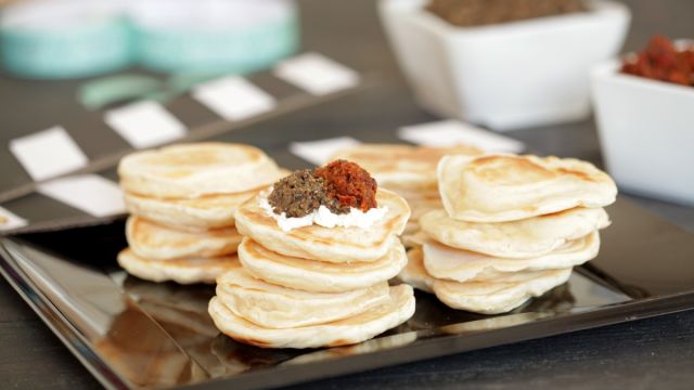 Blinis com Tapenade de Azeitonas e Tome