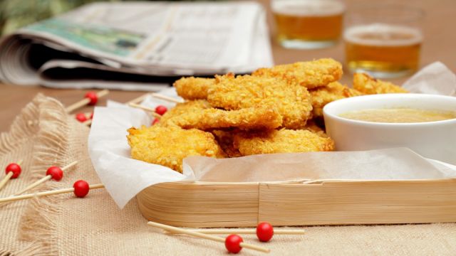 Nuggets de Frango com Molho de Amendoim
