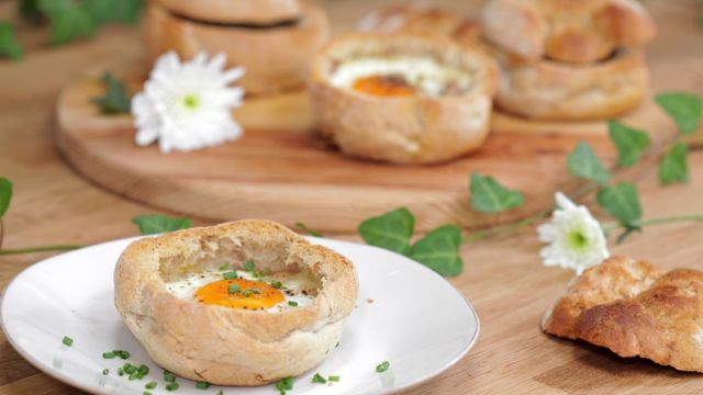 BACON COM OVOS NO PÃO