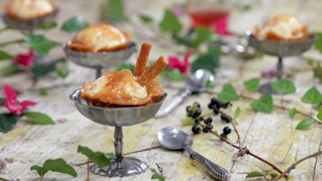 GELADO GENGIBRE COM GELEIA DE MAÇÃ