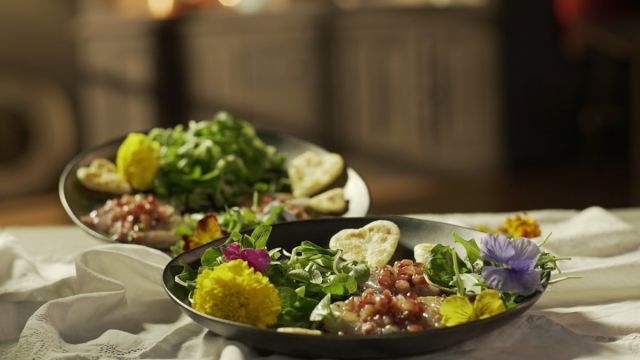 Camarões Marinados com Romã e Croutons de Massa Folhada