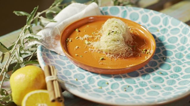 Embrulhos de massa kadaif com frutos secos