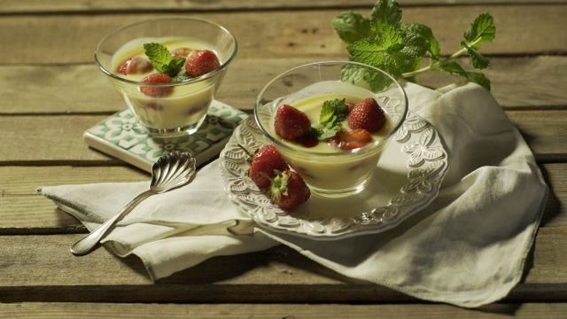 Sopa de leite creme com morangos