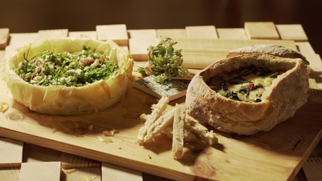 Salada de Requeijão, Tomate Seco e Pão Recheado