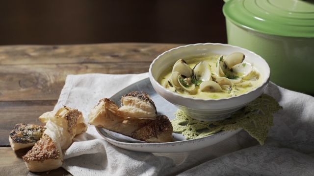 Sopa Aveludada de Cação com Ameijoas