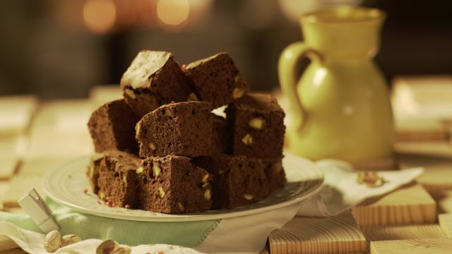 Brownie de Azeite, Pistácios e Pimenta Rosa