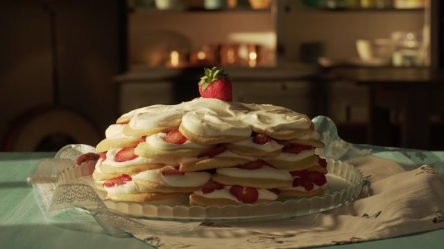 Bolo de Bolacha com Morangos e Natas