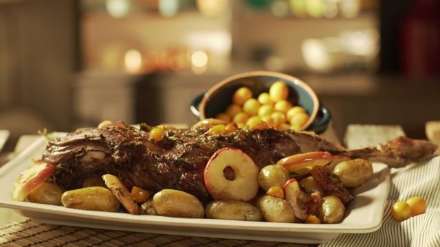 Perna de Borrego com Batata e Maçã