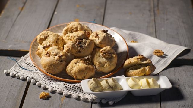 Pão de Nozes com Manteiga Aromatizada