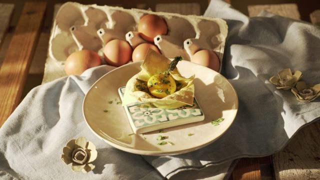 Cestas de Massa de Ovo com Espargos e Gemas Confitadas em Azeite