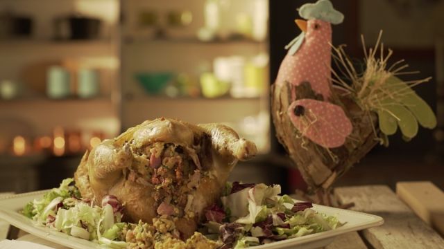 Galinha Recheada com Broa e Tomate Seco