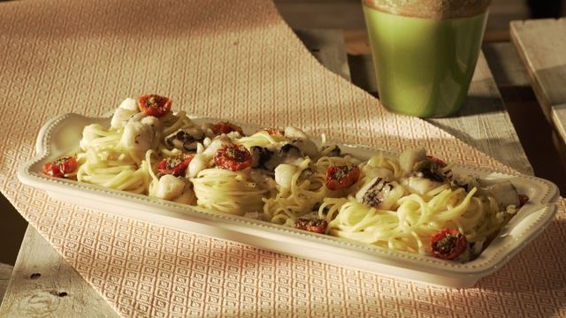 Linguine com Peixe Espada e Tomate Cherry