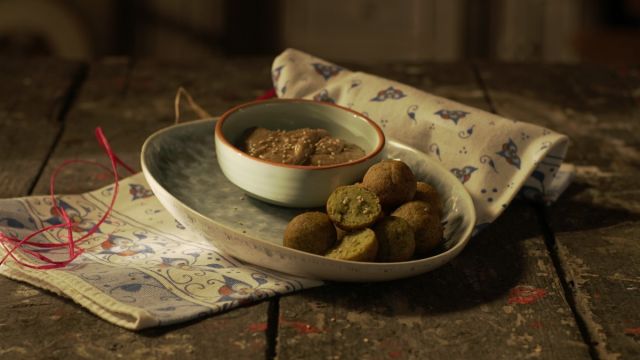 Falafel de Ervilhas com Molho Tahina