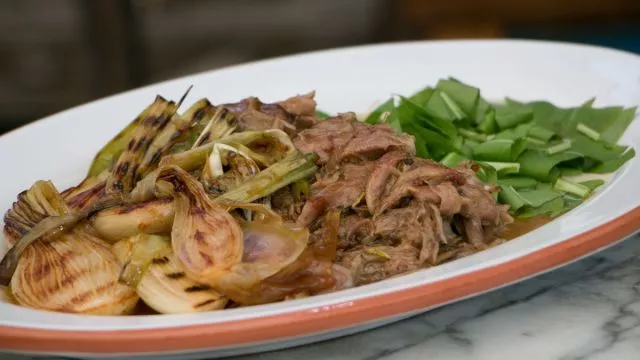 Pescoço de Borrego com Cebola e Azedas
