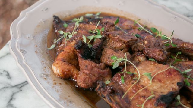 Costelas de Porco Preto com Molho de Barbecue