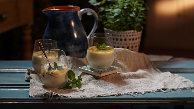 Panacota fingida de maracujá