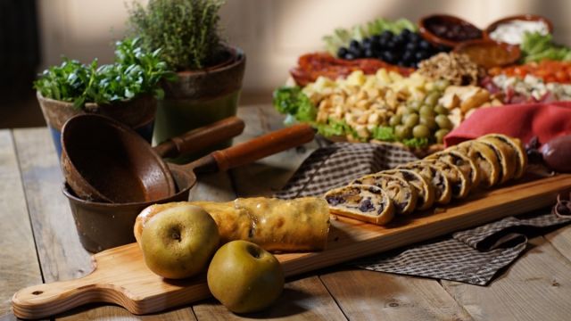 Strudel de morcela com maçã