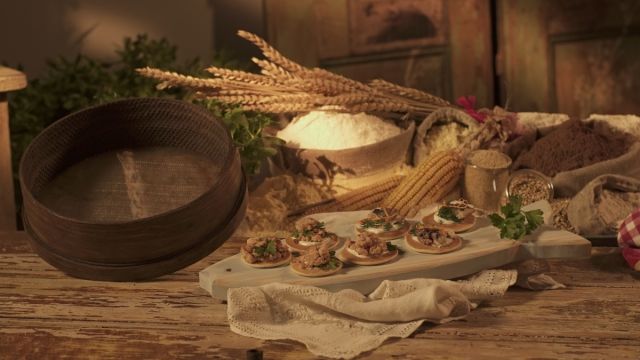 Blinis de farinhas de espelta e arroz com toppings diversos