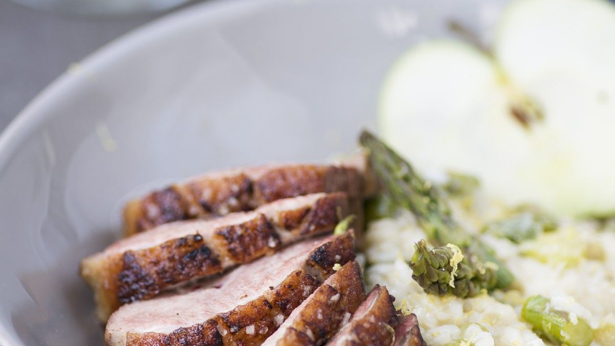 Magret de Pato com Risotto de Espargos e Maçã Verde