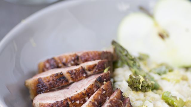 Magret de Pato com Risotto de Espargos e Maçã Verde
