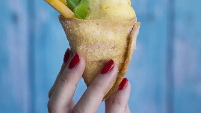 Cones de Tortilla com Manga e Gelado