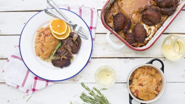 Bochechas de Porco com Migas de Tomate