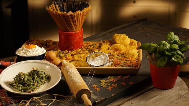 Tagliatelle com Requeijão, Nozes e Tomate