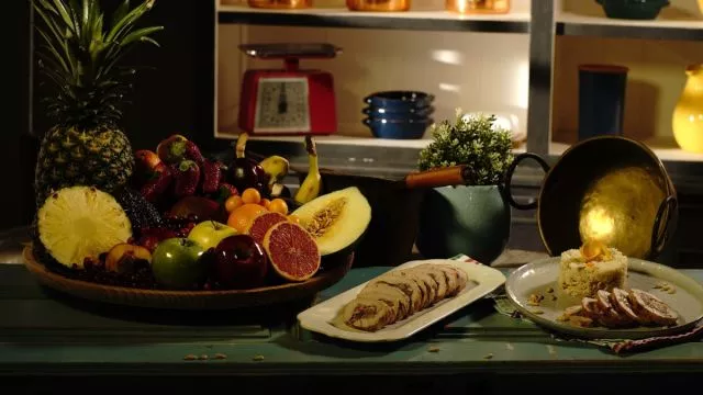 Perú Recheado com Pera Bêbeda e Arroz de Laranja com Pinhões