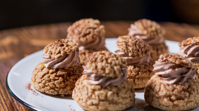 Choux de Chocolate de Leite, Manga e Cardamomo
