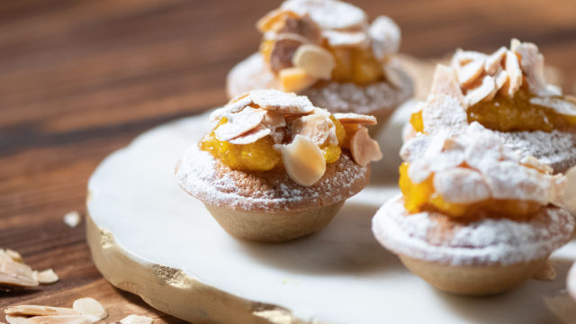 Tarteletes de Alfarroba e Amêndoa, Compota e Laranja