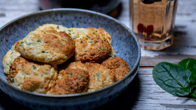Pão de Queijo com Espinafres