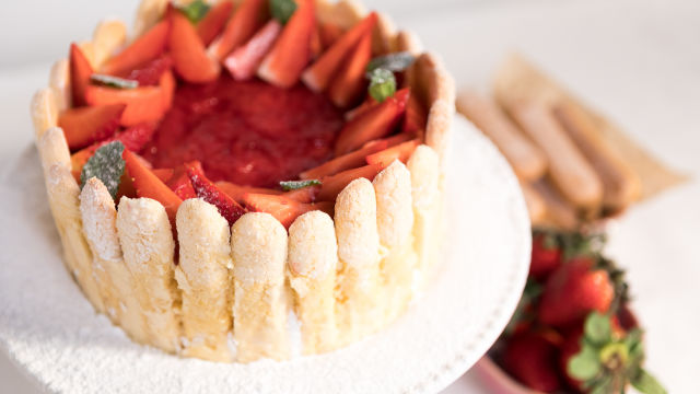 Charlotte de Morangos com Lúcia Lima e Bavaroise de Baunilha