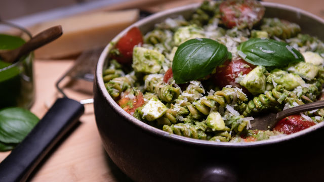 Fusili Integral de Atum com Pesto de Grelos