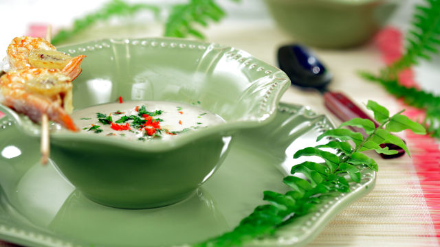 Sopa de Banana e Côco, com Espetada de Camarão