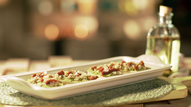 Bruschetta com Queijo em Azeite e Paté de Azeitonas