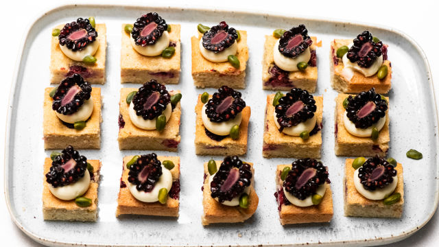 Financier de Pistácio, Creme de Mascarpone e Amoras