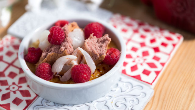 Creme Queimado de Baunilha, Lichias e Bolo de Framboesa