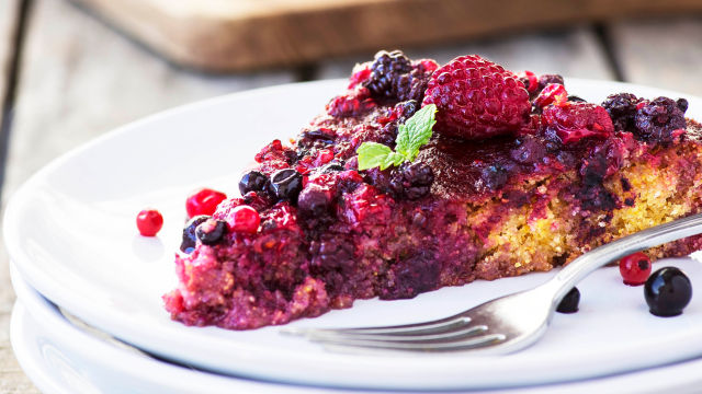 Bolo de Milho e Amêndoa, Limão e Mirtilos (Sem Glúten)