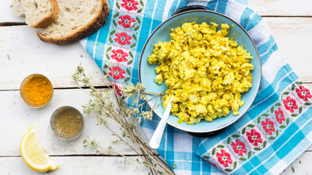 Tofu Mexido com Açafrão da Índia da Bela Gil