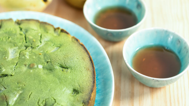 Bolo de Matcha e Pêras Nashi com Citronela