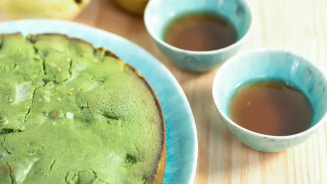 Bolo de Matcha e Pêras Nashi com Citronela