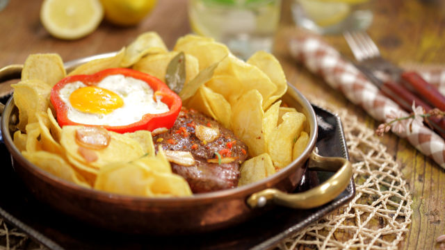 Bife com Batatas Fritas às Rodelas