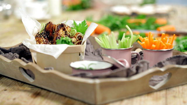 Asinhas de Frango com Dip de Iogurte