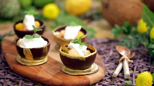 Salada de Fruta em Taça de Chocolate