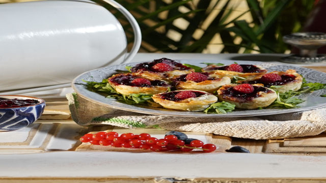 Pastéis de Queijo com Compota de Amoras