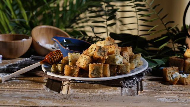 Milho Frito com Redução de Vinho da Madeira