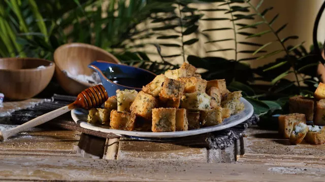 Milho Frito com Redução de Vinho da Madeira