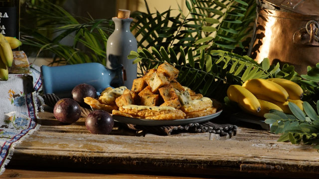 Peixe Espada com Banana e Maracujá