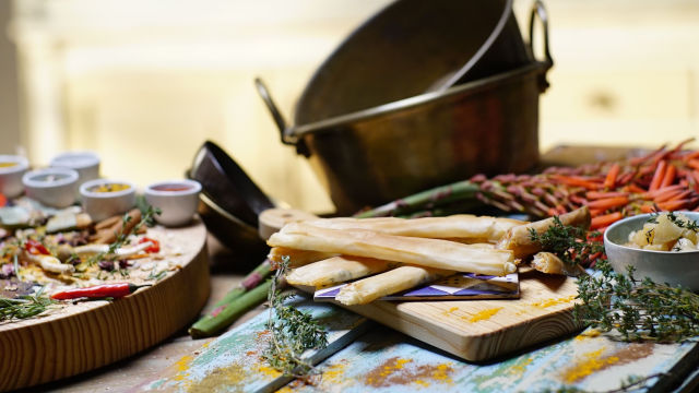 Rolinhos de Massa Filo com Queijo de Cabra e Peras Caramelizadas