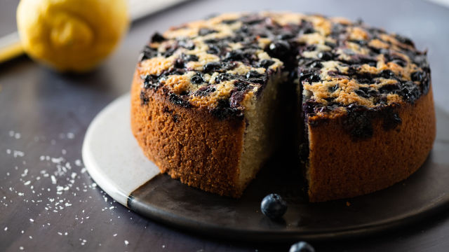 Bolo de Amêndoa com Limão e Mirtilos